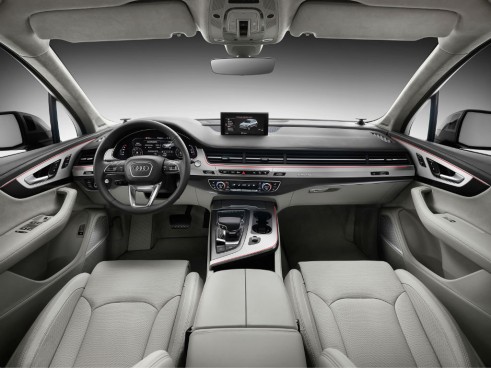 audi q7 - interior front - carwitter