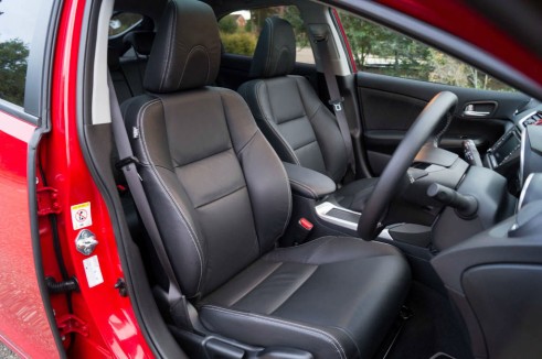 2015 Honda Civic 1.6 iDtec Review - Front Seats - Carwitter
