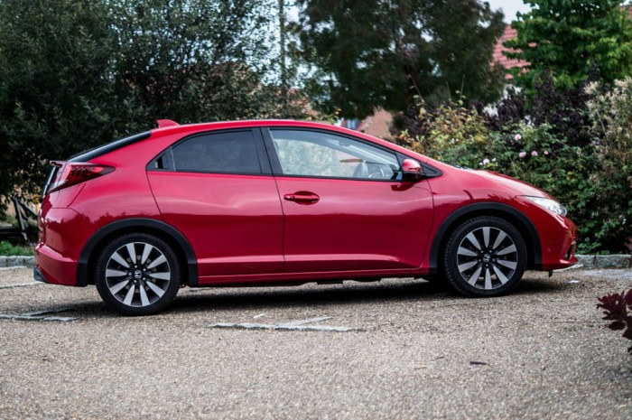2015 Honda Civic 1.6 iDtec Review - Side - Carwitter