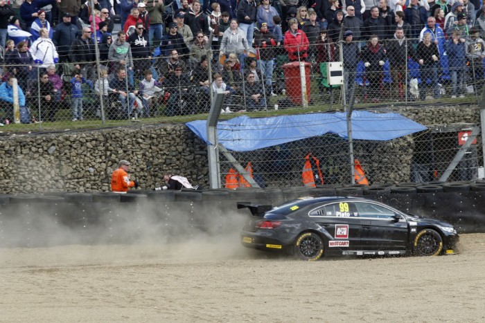 BTCC 15 BHatch Indy Plato Off R2