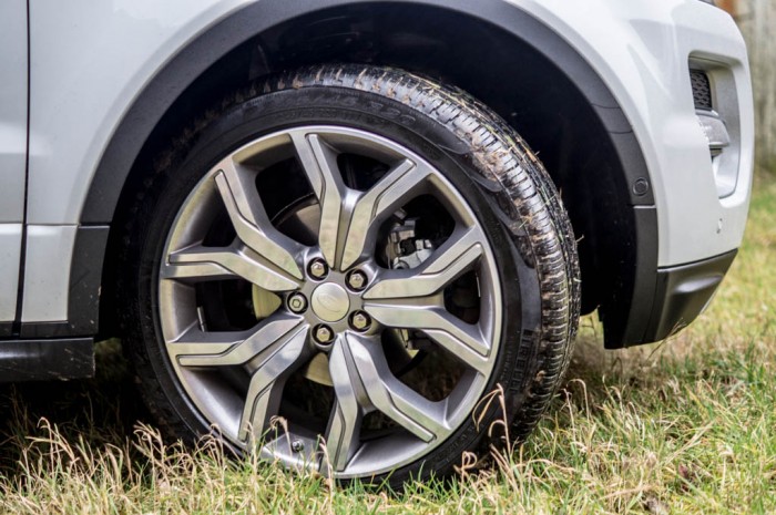 2015 Range Rover Evoque Autobiography 4WD Review - Alloys - Carwitter
