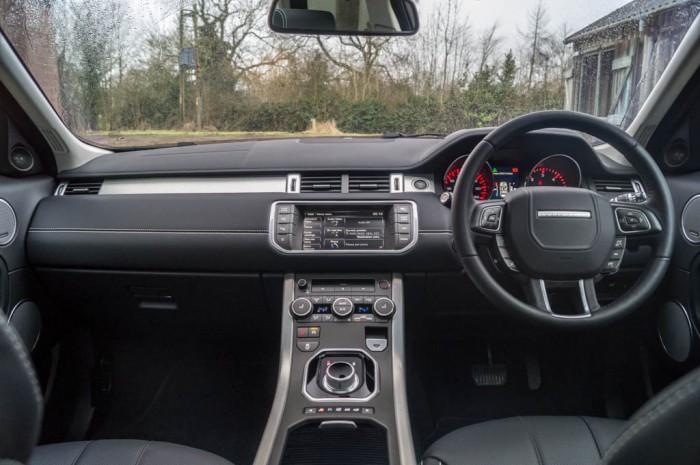 2015 Range Rover Evoque Autobiography 4WD Review - Dashboard - Carwitter