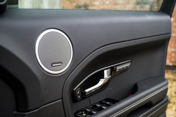 2015 Range Rover Evoque Autobiography 4WD Review - Meridian Speaker - Carwitter