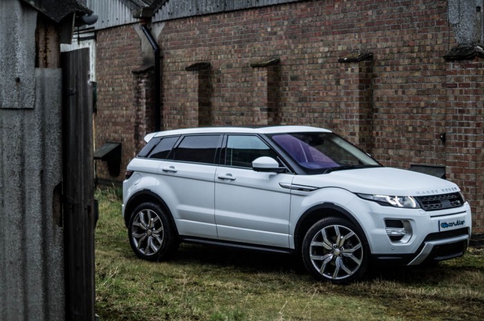 2015 Range Rover Evoque Autobiography 4WD Review - Side Scene - Carwitter