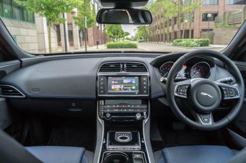 Jaguar XE Review UK First Drive - Dashboard - carwitter
