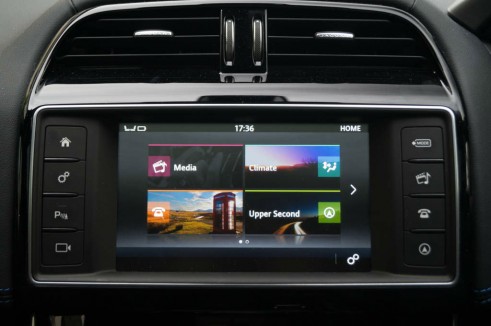 Jaguar XE Review UK First Drive - Infotainment - carwitter