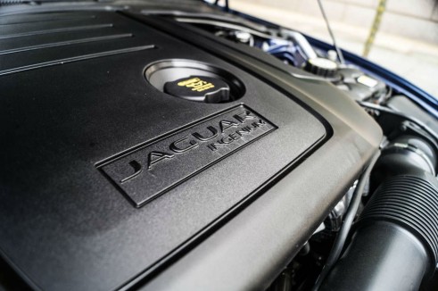 Jaguar XE Review UK First Drive - Ingenium Engine - carwitter