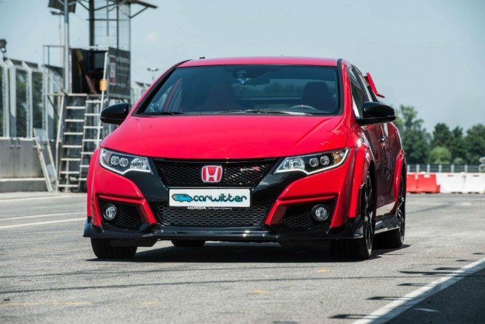2015 Honda Civic Type R - Red Front Track - carwitter
