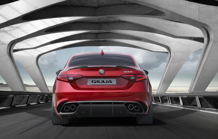Alfa-Romeo-Giulia-Rear-Carwitter