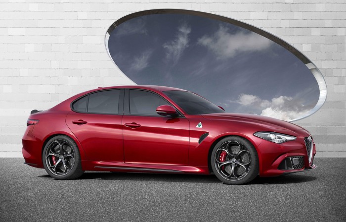 Alfa-Romeo-Giulia-Side-Carwitter
