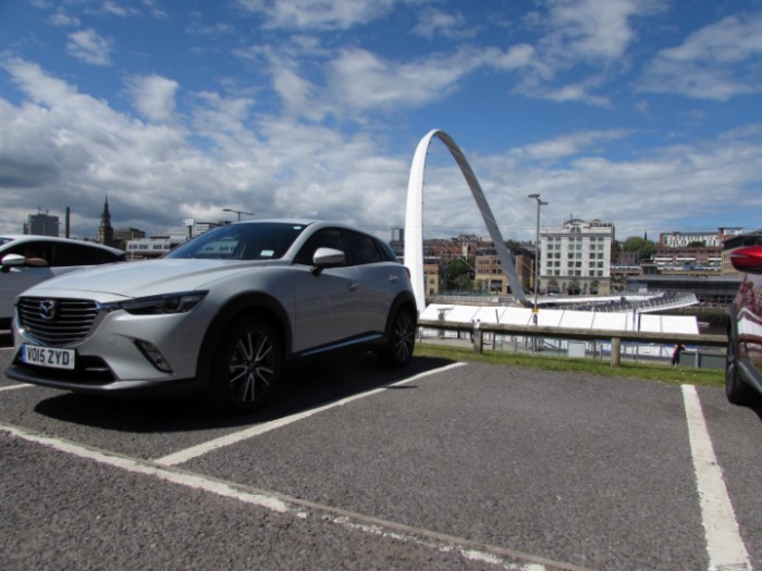 Mazda,CX3,2015,side,front,Carwitter