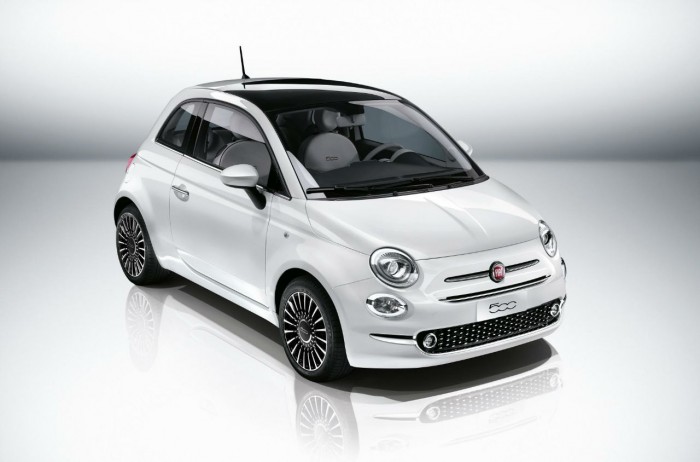 2015 FIAT Nuova 500 - Front Angle - carwitter