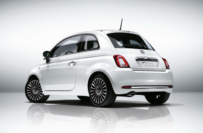 2015 FIAT Nuova 500 - Rear Angle - carwitter