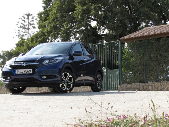 2015 Honda HRV Review - Front Angle - carwitter.JPG