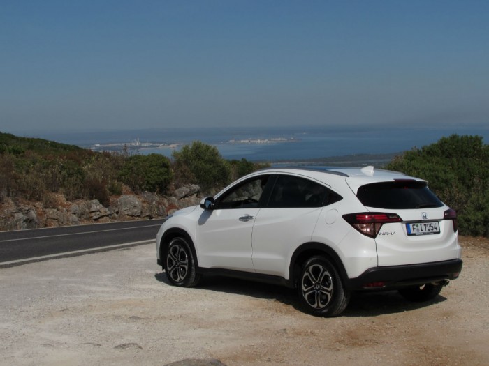2015 Honda HRV Review - Side Angle - carwitter