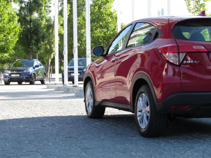 2015 Honda HRV Review - Side - carwitter