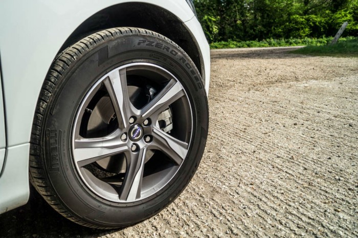 2015 Volvo XC60 RDesign D4 Review - Alloys - carwitter