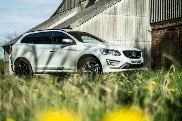 2015 Volvo XC60 RDesign D4 Review - Side Scene - carwitter