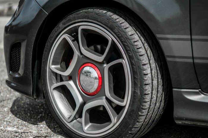 Fiat Abarth 500 595 Review - 17 Inch Alloys - carwitter