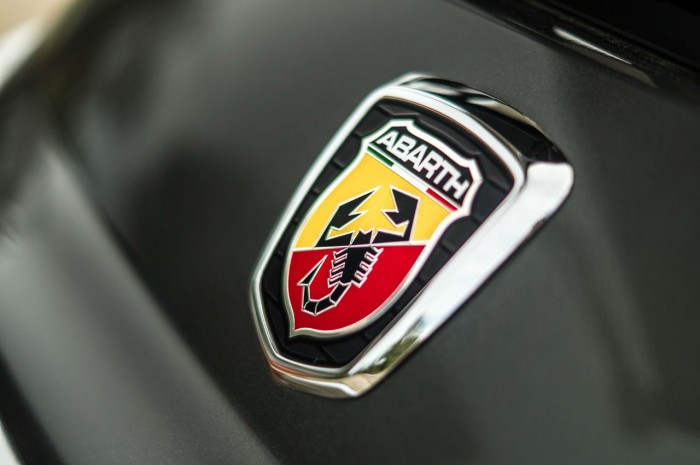 Fiat Abarth 500 595 Review - Abarth Badge Close Up 2 - carwitter