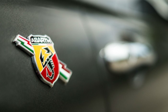 Fiat Abarth 500 595 Review - Abarth Badge Close Up - carwitter