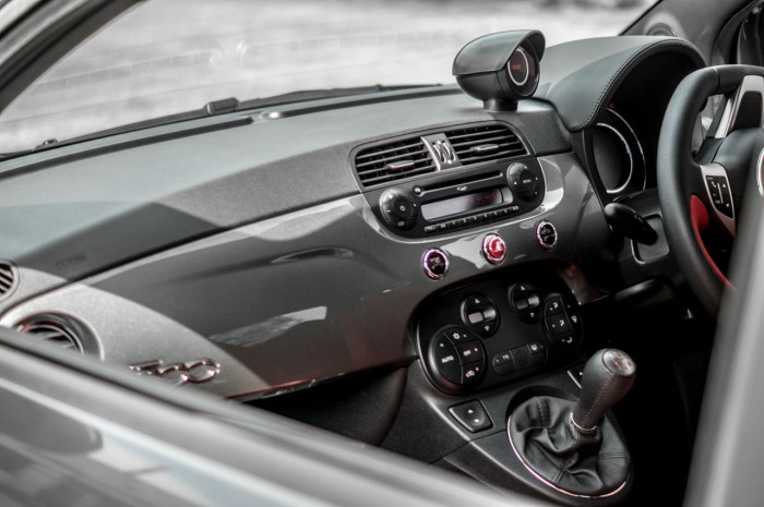 Fiat Abarth 500 595 Review - Dashboard - carwitter