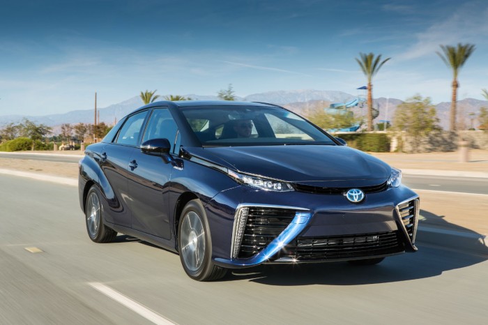 Toyota Mirai - Hydrogen - Front - carwitter