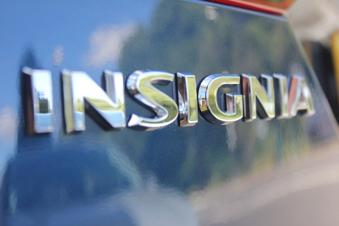 2015-Vauxhall-Insignia-review-badge-carwitter