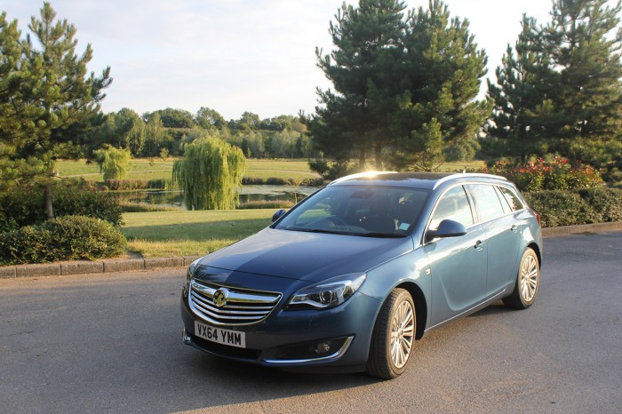2015-Vauxhall-Insignia-review-front-corner-carwitter