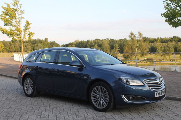 2015-Vauxhall-Insignia-review-front-corner-lake-carwitter