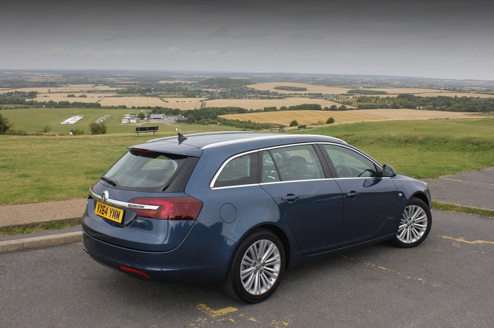 2015-Vauxhall-Insignia-review-rear-corner-carwitter