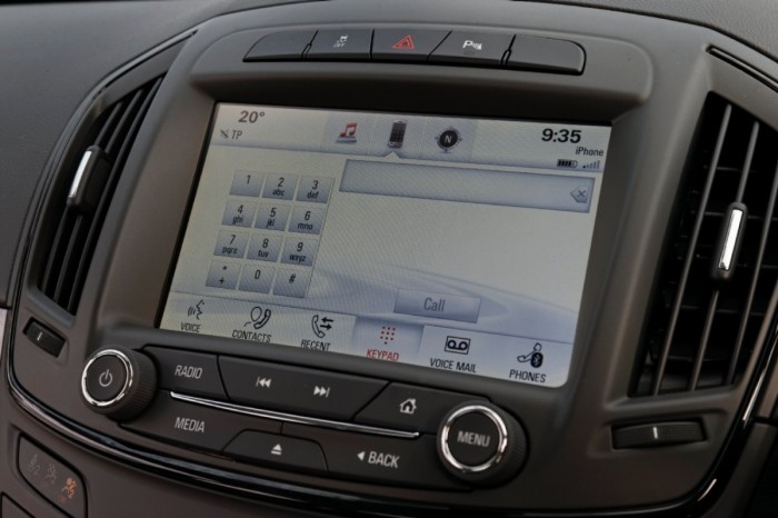 2015-Vauxhall-Insignia-review-screen-carwitter-©-GM-Company