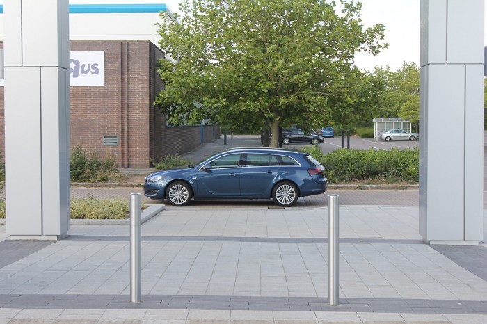 2015-Vauxhall-Insignia-review-side-carwitter