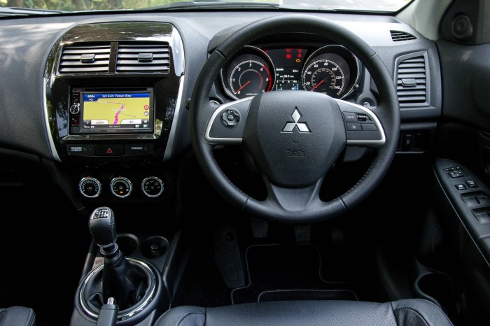 2015 Mitsubishi ASX 4WD - Dashboard - carwitter