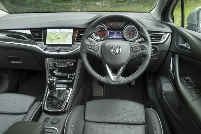 2015 Vauxhall Astra Review - Dashboard - Carwitter