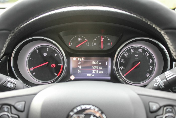 2015 Vauxhall Astra Review - Dials - Carwitter
