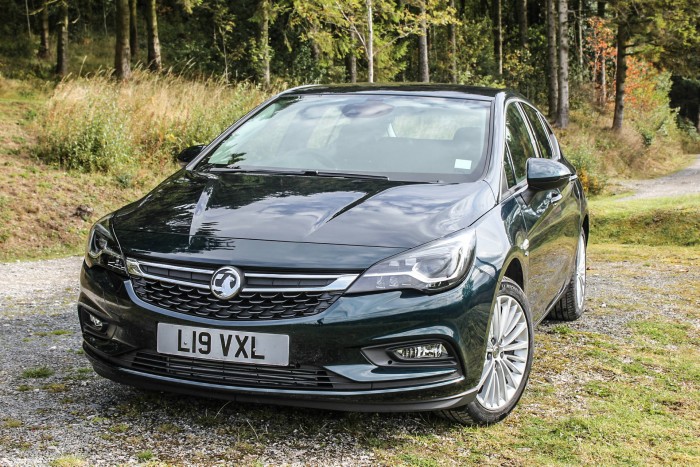 2015 Vauxhall Astra Review - Front Angle Close - Carwitter