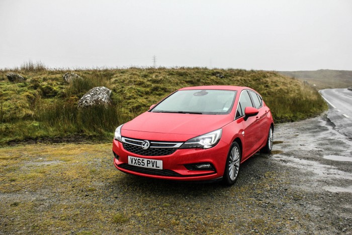 2015 Vauxhall Astra Review - Turbo Front Angle - Carwitter