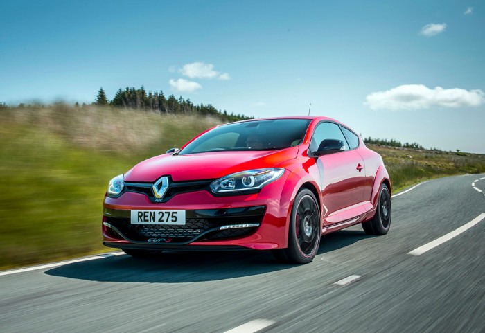 Megane-Renaultsport-275-Cup-S-Front-Corner-Driving-Carwitter