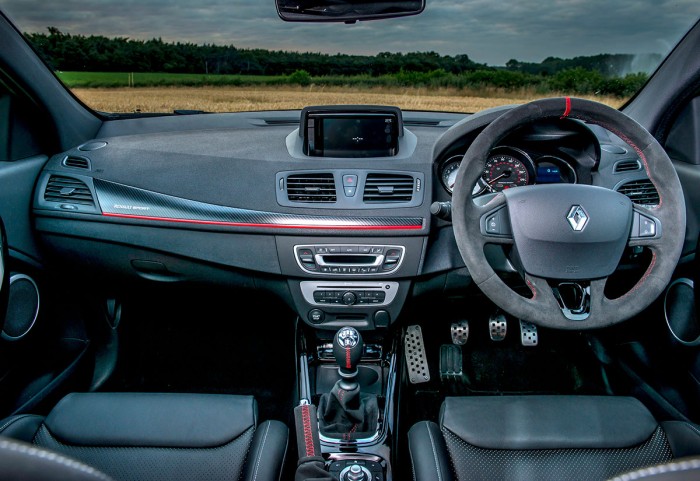 Megane-Renaultsport-275-Cup-S-Interior-Carwitter