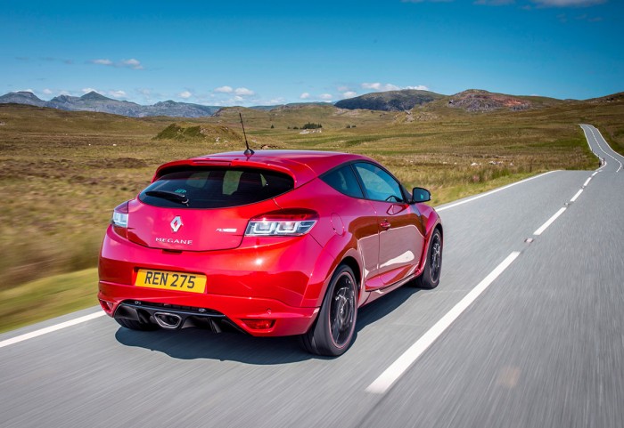 Megane-Renaultsport-275-Cup-S-Rear-Corner-Driving-Carwitter