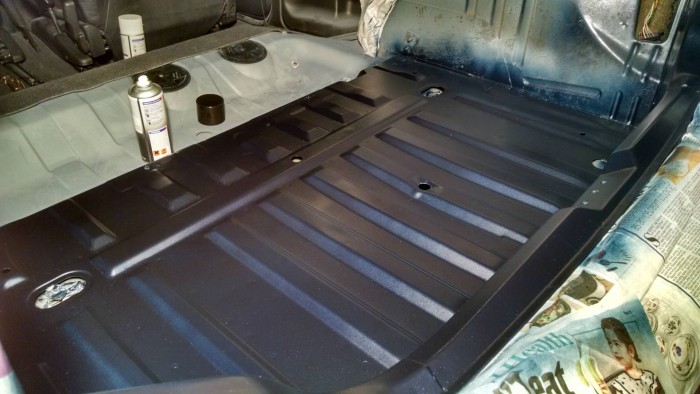 Peugeot 106 GTi - Boot Floor Spraying 7 - carwitter