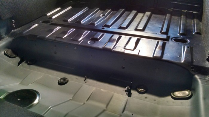 Peugeot 106 GTi - Boot Floor Spraying 8 - carwitter