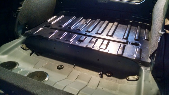 Peugeot 106 GTi - Boot Floor Spraying 9 - carwitter