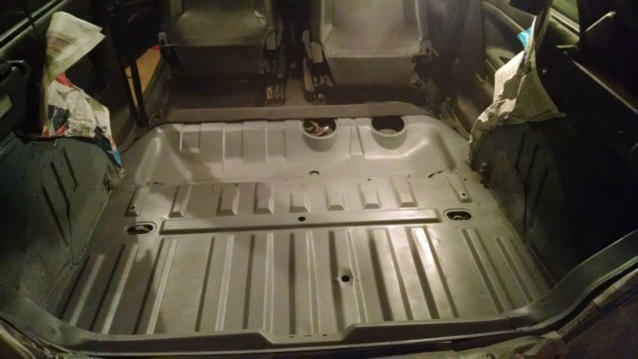 Peugeot 106 GTi - Boot Floor Spraying - carwitter