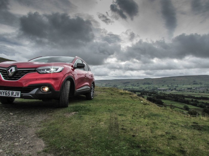 Renault Kadjar Review - Front Low Scene - carwitter