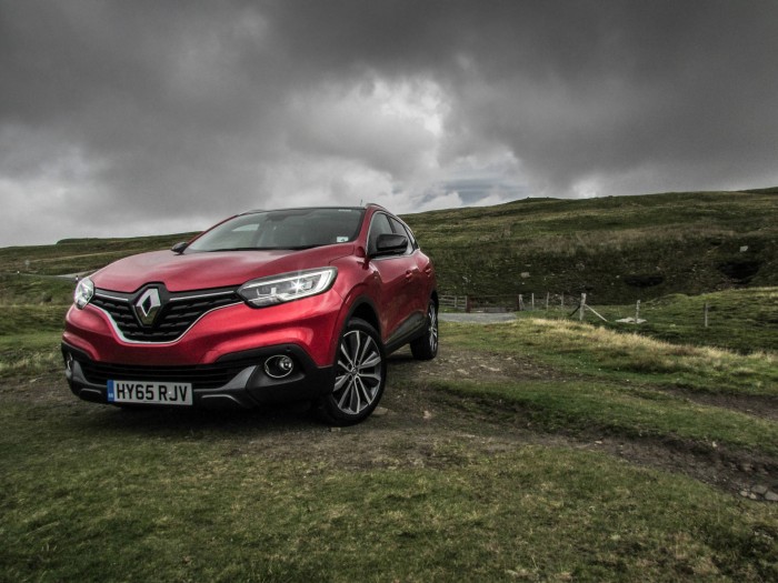 Renault Kadjar Review - Front Scene - carwitter