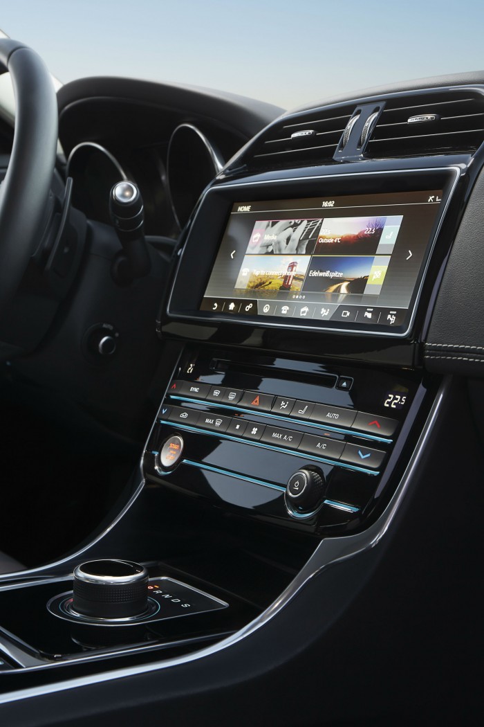 2017 Jaguar XE - Interior Touch Screen - carwitter