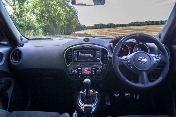 Nissan Juke NISMO RS Review - Dashboard - carwitter