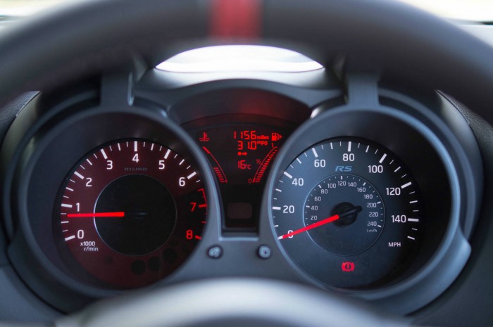 Nissan Juke NISMO RS Review - Dials - carwitter